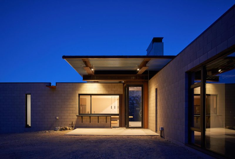 Casa projetada para enfrentar o clima severo do Deserto de Mojave, na Califórnia