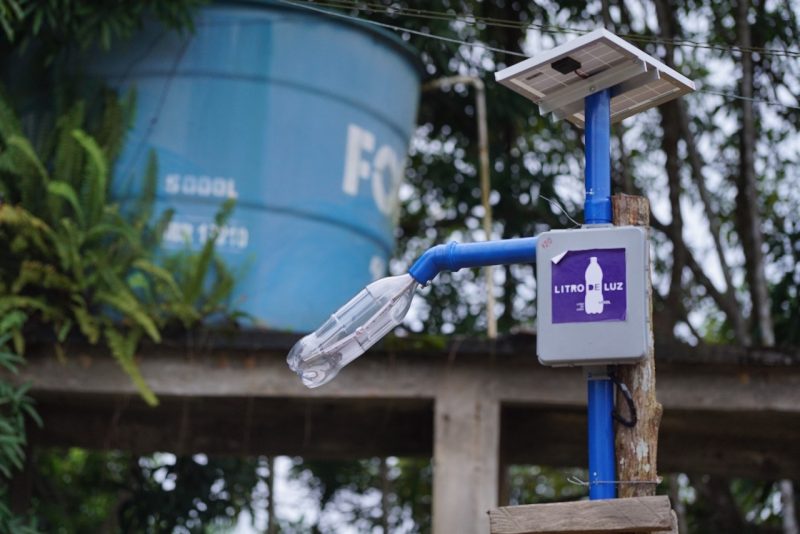 Solução desenvolvida pelo Litro de Luz para comunidades carentes