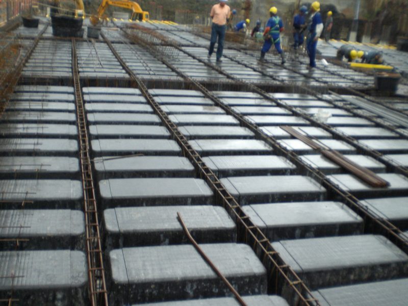 Fôrmas dispostas para a execução de lajes nervuradas