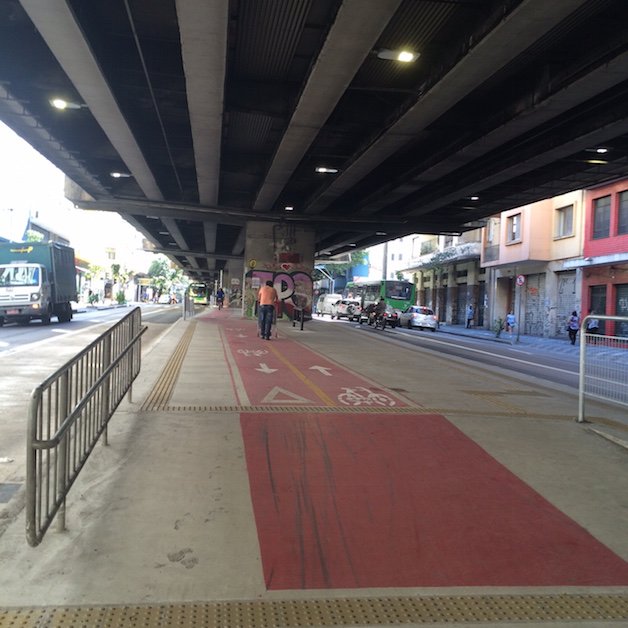 parte de baixo do Minhocão