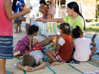 No mês do Educador, ONG celebra professoras da Amazônia